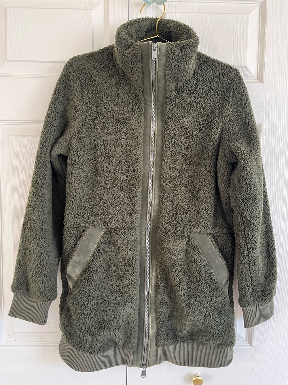 Athleta Tugga Sherpa jacket, size small.